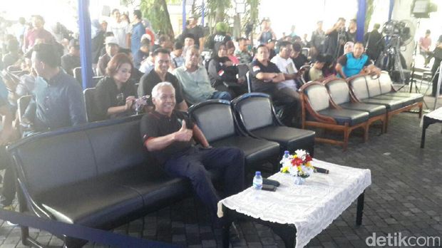 Begini Suasana Posko Pemenangan Agus-Sylvi Usai Pencoblosan