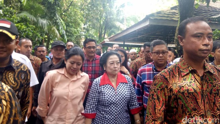 Megawati Nyoblos Ditemani Menteri Puan Dan Djarot