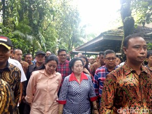 Megawati Nyoblos Ditemani Menteri Puan Dan Djarot