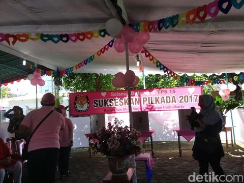 Gelorakan Hari Kasih Suara, TPS di Yogya ini Serba Merah Muda