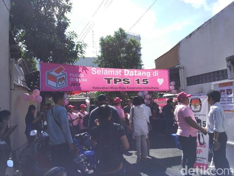 Gelorakan Hari Kasih Suara, TPS di Yogya ini Serba Merah Muda
