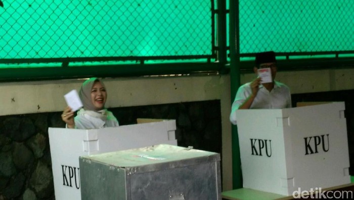 Penghitungan Suara Sementara di TPS Sandiaga, Ahok Unggul