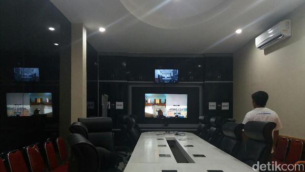 Melihat Ruangan Operasional Real Count KPU RI