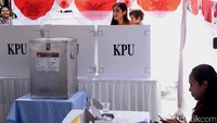 Sang putra, El Barack juga diajaknya untuk menemani. Noel/detikHOT.