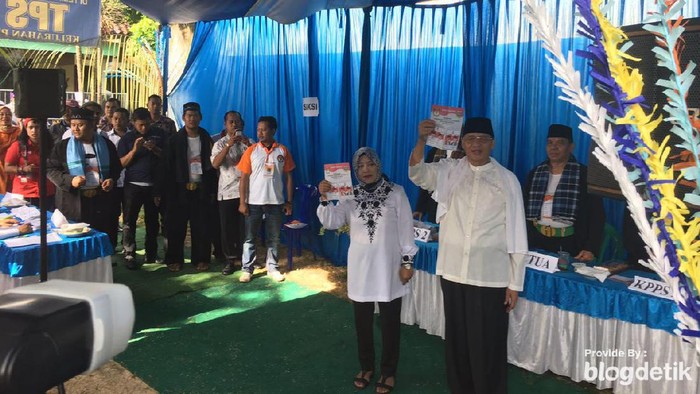 Cagub Banten Wahidin Nyoblos di TPS 2, Pinang Tangerang