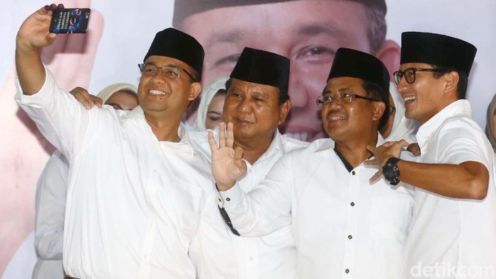 Pasangan Cagub dan Cawagub DKI Jakarta nomer urut 3, Anies Baswedan dan Sandiaga Uno merapat ke kantor DPP Gerindra, Jakarta. Bersama Prabowo, Anies dan Sandi menggelar jumpa pers.