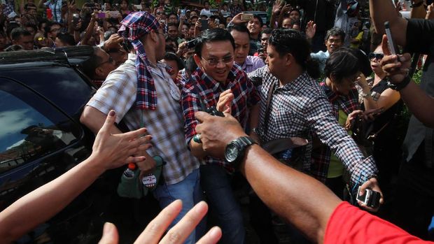 Kemeriahan Kubu Ahok dan Anies Ketika Unggul di Quick Count
