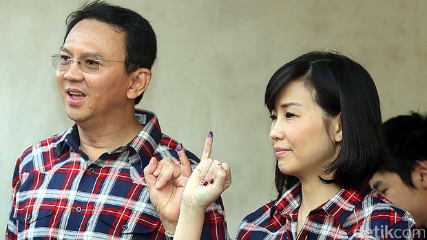 Ahok dan Veronica saat mencoblos bersama / 