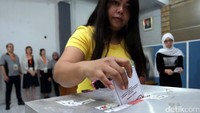 TPS 95 dibuka sejak pukul 07.00 WIB dan warga binaan beramai-ramai kumpul di area aula untuk menggunkan hak pilihnya.