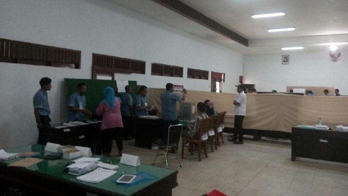 Proses Penghitungan Suara Berlangsung, Area TPS Steril