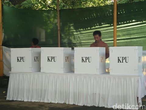 Suasasana pencoblosan di salah satu TPS di Cimahi