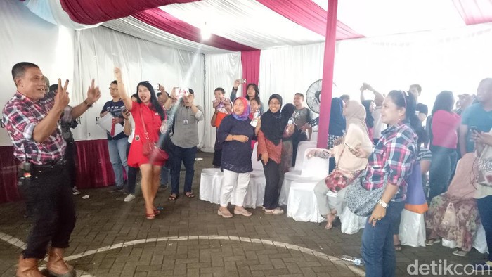Ahok Unggul di TPS Megawati, Warga Joget dan Bersorak