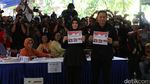 Temani Agus Nyoblos, Annisa Pohan Berhijab