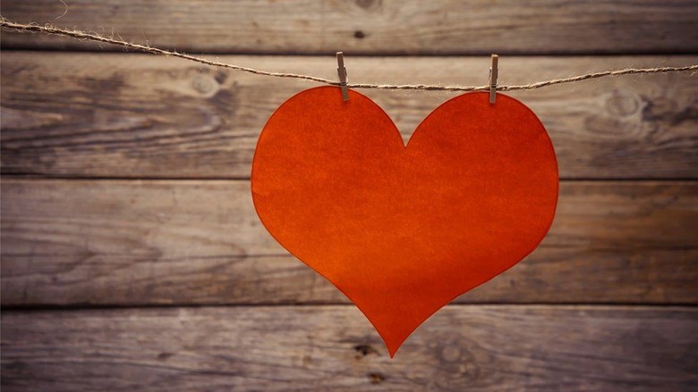 Valentine: CLBK Setelah 65 Tahun dan 3 Kisah Lainnya Valentine: CLBK Setelah 65 Tahun dan 3 Kisah Lainnya