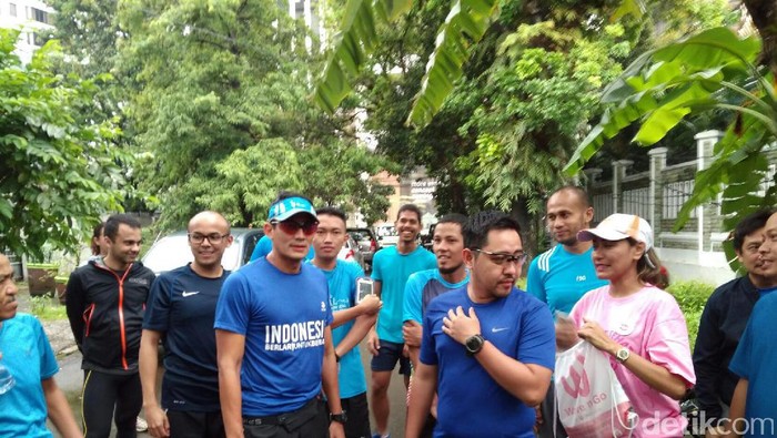 Sambil Lari Pagi, Sandiaga Pantau 3 TPS di Kebayoran Baru