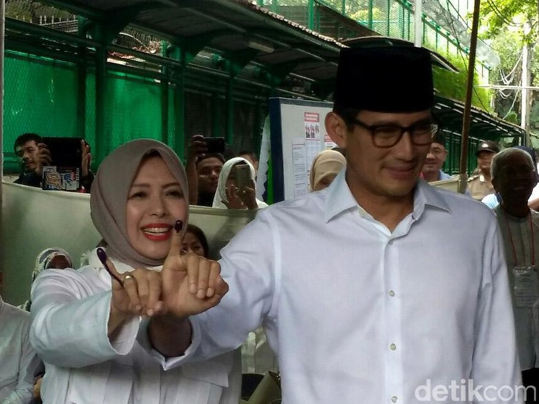 Sandiaga Uno Nyoblos di Selong Jaksel, Datang Sejak TPS Belum Buka Sandiaga Uno Nyoblos di Selong Jaksel, Datang Sejak TPS Belum Buka