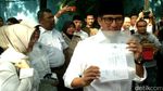 Sandiaga Uno Nyoblos di TPS 01 Selong
