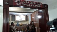Menhub Budi Karya coba Simulator Gempa