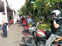 Dirut BEI Tito Sulistio nyoblos di TPS 90, Pondok Indah