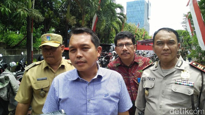 Wali Kota Jakut Tinjau TPS Deret di Kelapa Gading