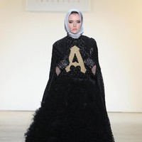 Anniesa Hasibuan kembali tampil di NYFW untuk kedua kalinya pada Februari 2017. Koleksi busana kali ini lebih glamour daripada sebelumnya. Foto: Dok. Getty Images