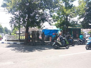 PKL di Bojonegoro Kuasai Trotoar, Ini Jawaban Bupati Suyoto