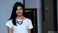 Jihane mengawali kariernya sebagai model sejak usia 11 tahun.