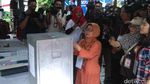 Polisi Siaga di TPS Cagub Agus