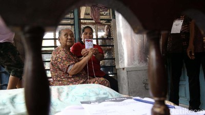 Petugas KPPS Jemput Bola di Pulau Pramuka