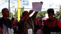 Suasana penghitungan suara di Kampung Akuarium.