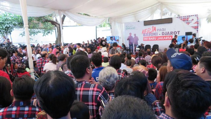 Pendukung Ahok-Djarot Mulai Datangi Rumah Lembang