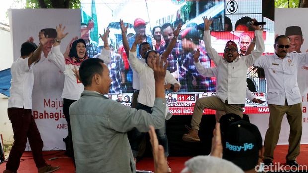 Kemeriahan Kubu Ahok dan Anies Ketika Unggul di Quick Count