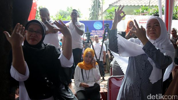Kemeriahan Kubu Ahok dan Anies Ketika Unggul di Quick Count