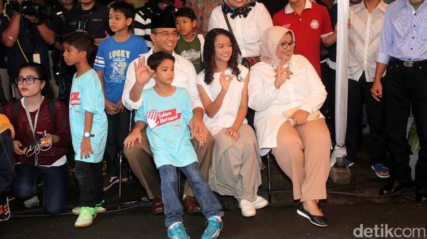 Mutiara Baswedan (tengah) / 