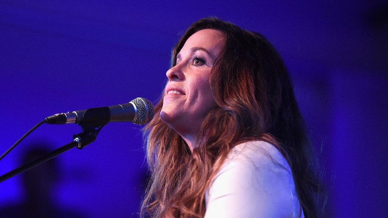 Alanis Morissette Adaptasi Albumnya Jadi Cerita Broadway Alanis Morissette Adaptasi Albumnya Jadi Cerita Broadway