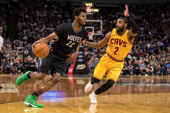LeBron & Irving On Fire, Cavs Jinakkan Wolves