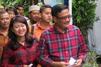 Foto: Gaya Istri Cagub dan Cawagub di Hari Pencoblosan 
