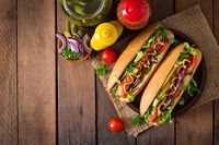 Karena Keduanya Pakai Roti, Apakah <i>Hot Dog</i> Termasuk Jenis <i>Sandwich</i>?
