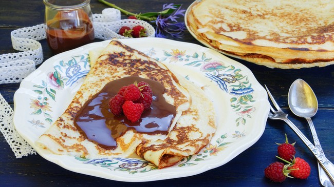Yuk, Bikin Pancake Pisang Saus Cokelat Buat Camilan!