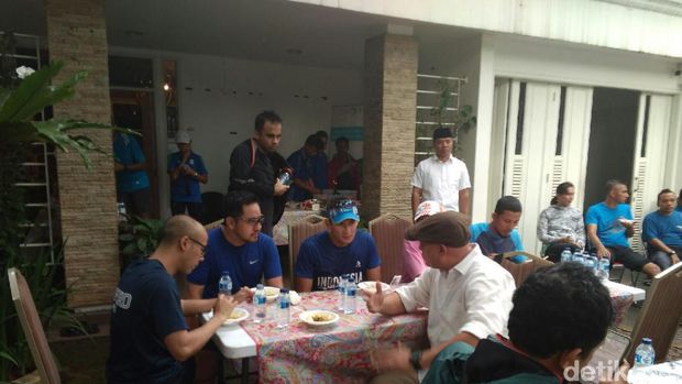 Sambil Lari Pagi, Sandiaga Pantau Kesiapan 3 TPS di Kebayoran Baru