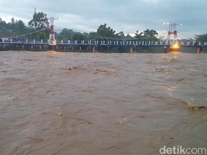 Hujan Guyur Jabodetabek Sejak Sore, Katulampa Siaga 3
