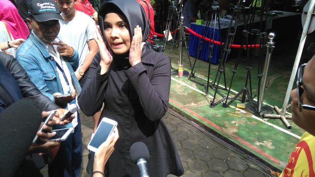 Annisa Pohan mengatakan ingin menjalankan Islam secara kaffah.