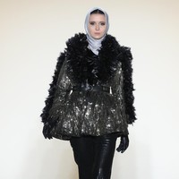 Anniesa Hasibuan menampilkan 48 rancangan busana yang bertema Drama di New York Fashion Week Fall/Winter 2017. Foto: Dok. Getty Images