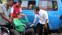 Setya Novanto menyapa salah satu warga.