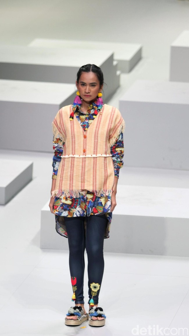 Koleksi Mel Ahyar mengangkat tema Pata Runa Indonesia Fashion Week 2017 di Jakarta Convention Center. Senayan. Jakarta. [Foto: Mohammad Abduh/Wolipop]