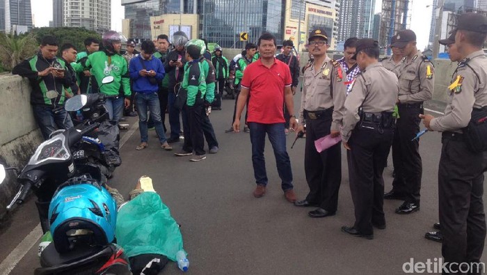 Driver Ojek Online Ditemukan Meninggal di Flyover di Jaksel