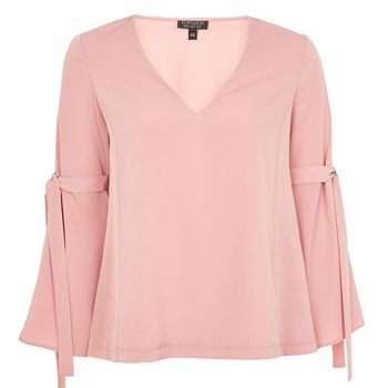 5 Atasan Pastel Ini Patut Dimiliki untuk Bergaya Ala Musim Semi