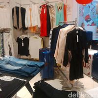  Baju Kerja Diskon 70 di Kuningan City Blus Mulai dari Rp 