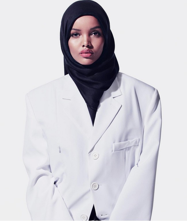 Berhijab tidak menghalangi impian wanita untuk sukses di dunia kecantikan. Seperti yang dilakukan Halima Aden. Ia menjadi hijabers pertama yang mengikuti kontes kecantikan di Amerika Serikat. Lepas dari kontes, Halima langsung kebanjiran kerja sebagai model. Ia telah berjalan untuk fashion show Yeezy dan jadi hijabers pertama yang jadi model sampul majalah Allure. Foto: Instagram @kinglimaa