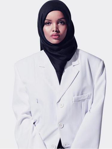Foto: Ini Halima, Model Berhijab yang Tampil di Fashion Show Kanye West